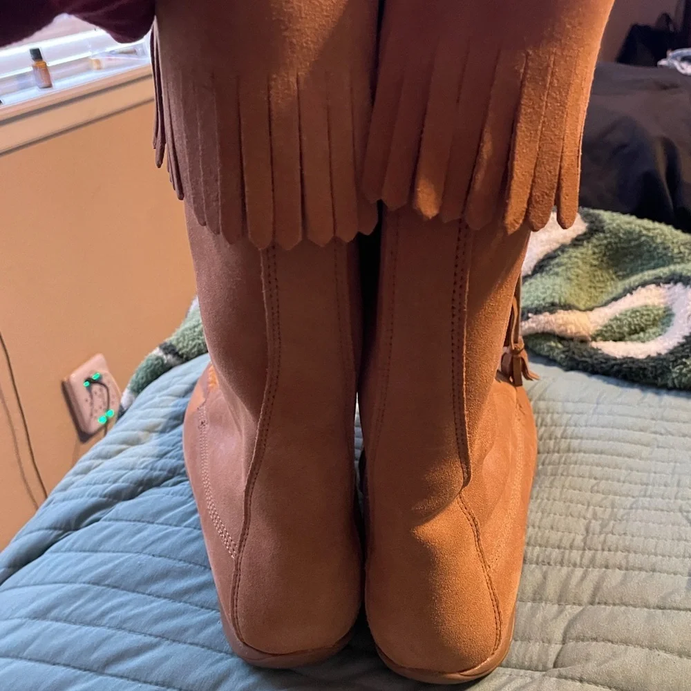 L.L. Bean Suede Leather Tan Tassel Fringe Sheepskin Boots 9 Medium Moccasin Cozy - Picture 5 of 12